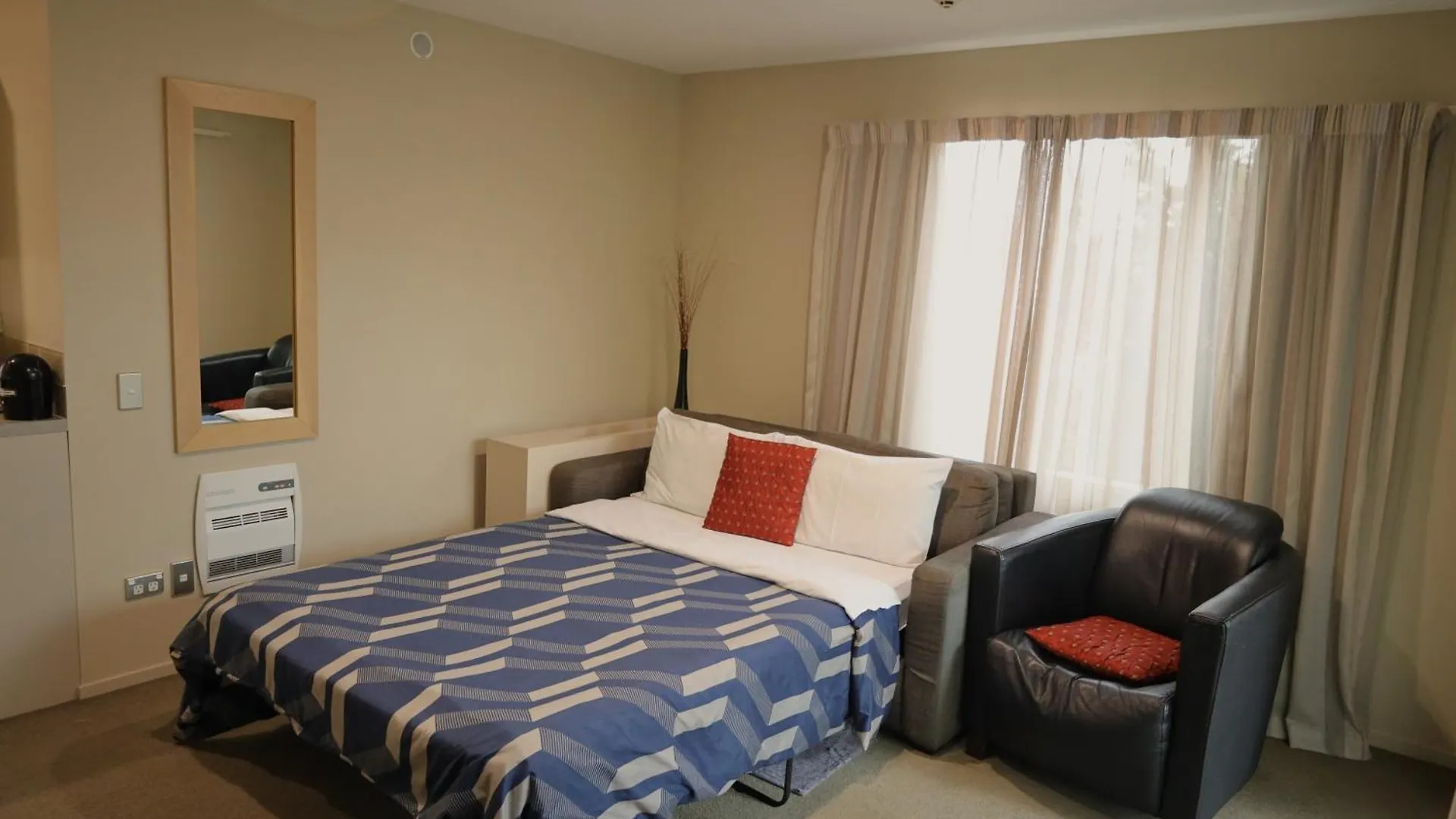 Tower Junction Motor Lodge: Central Stay with Free Railway Shuttle Christchurch Motel