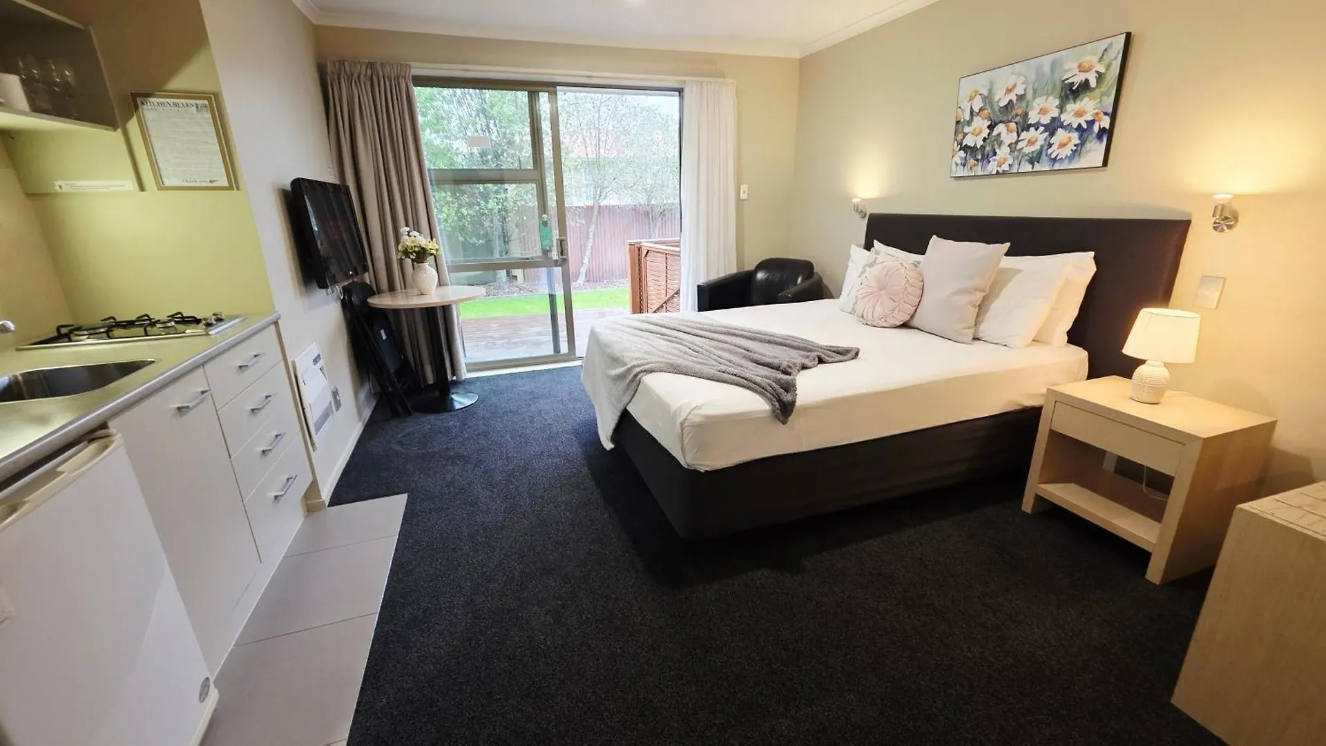 Tower Junction Motor Lodge- Motel With Airport And Railway Station Shuttle Service Christchurch 4*,