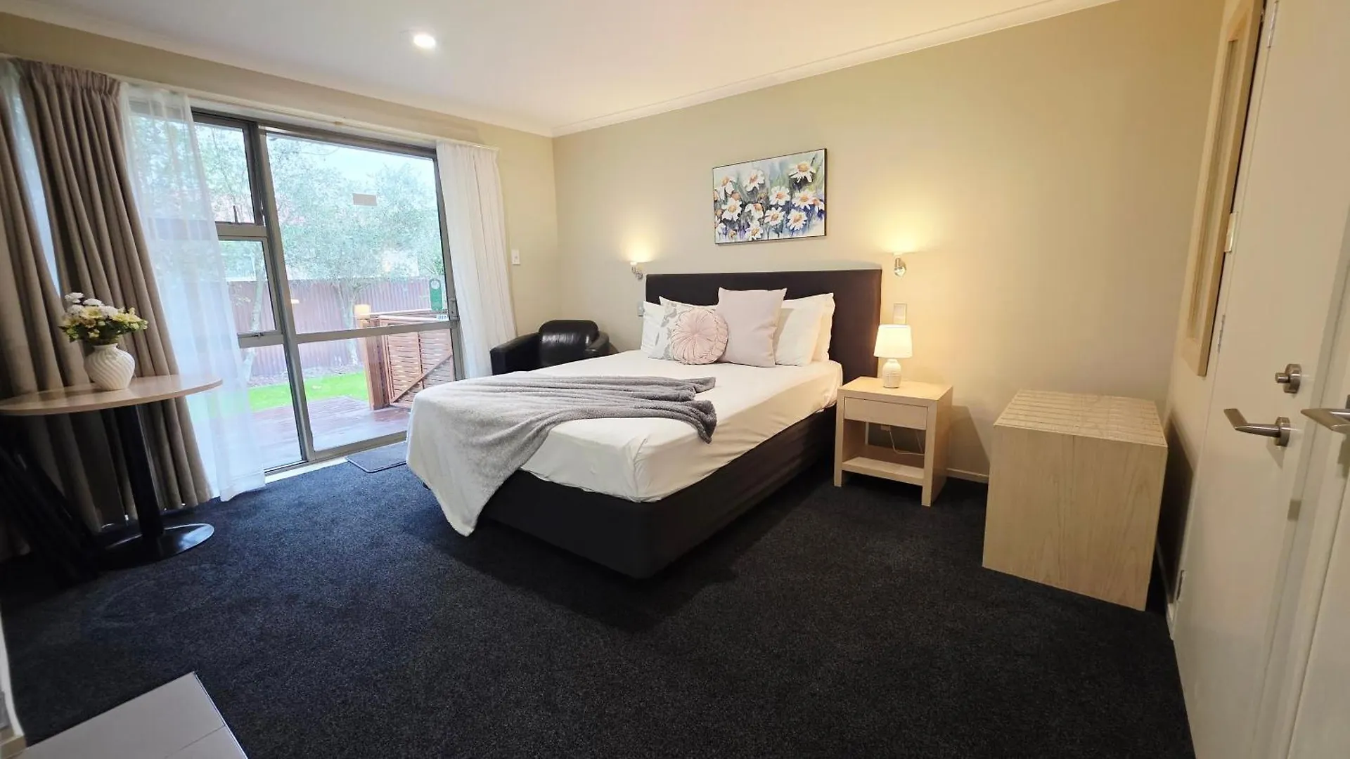 Tower Junction Motor Lodge- Motel With Airport And Railway Station Shuttle Service Christchurch