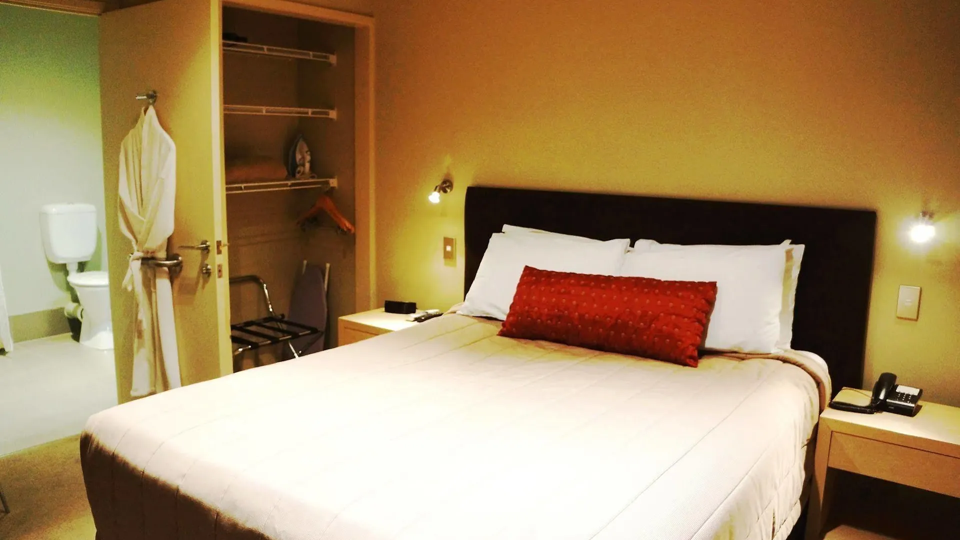 Tower Junction Motor Lodge: Central Stay with Free Railway Shuttle Christchurch 4*,