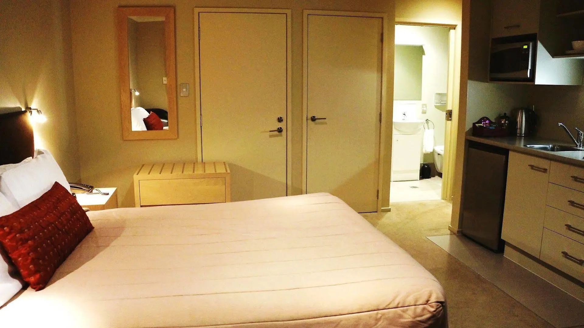 Tower Junction Motor Lodge: Central Stay with Free Railway Shuttle Christchurch Motel