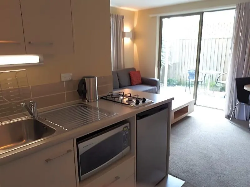 Tower Junction Motor Lodge: Central Stay with Free Railway Shuttle Christchurch Motel
