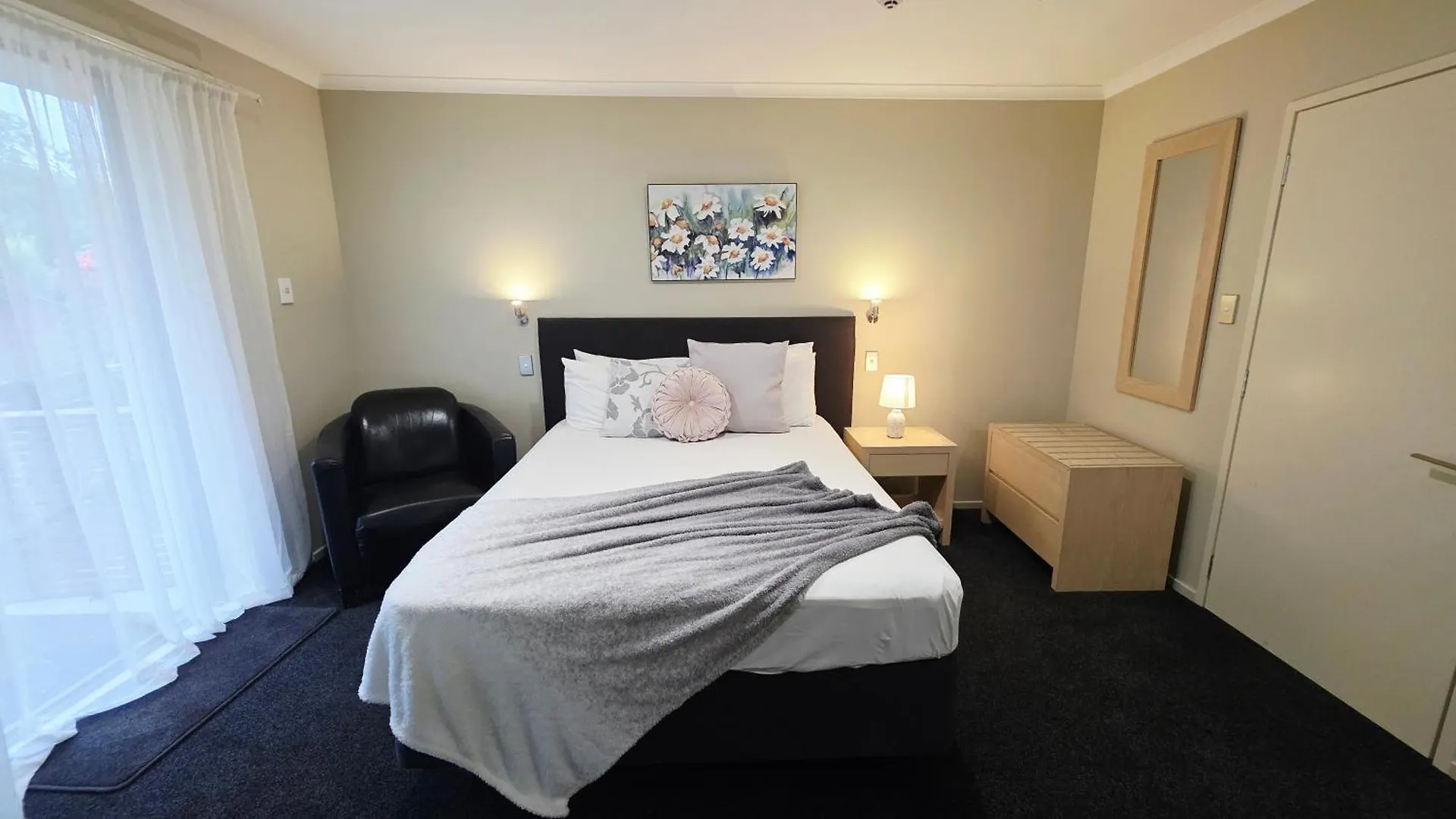 Tower Junction Motor Lodge: Central Stay with Free Railway Shuttle Christchurch 4*,  New Zealand